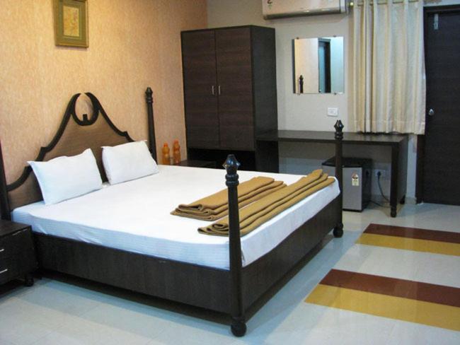 Aum Health Resort Vadodara Room photo